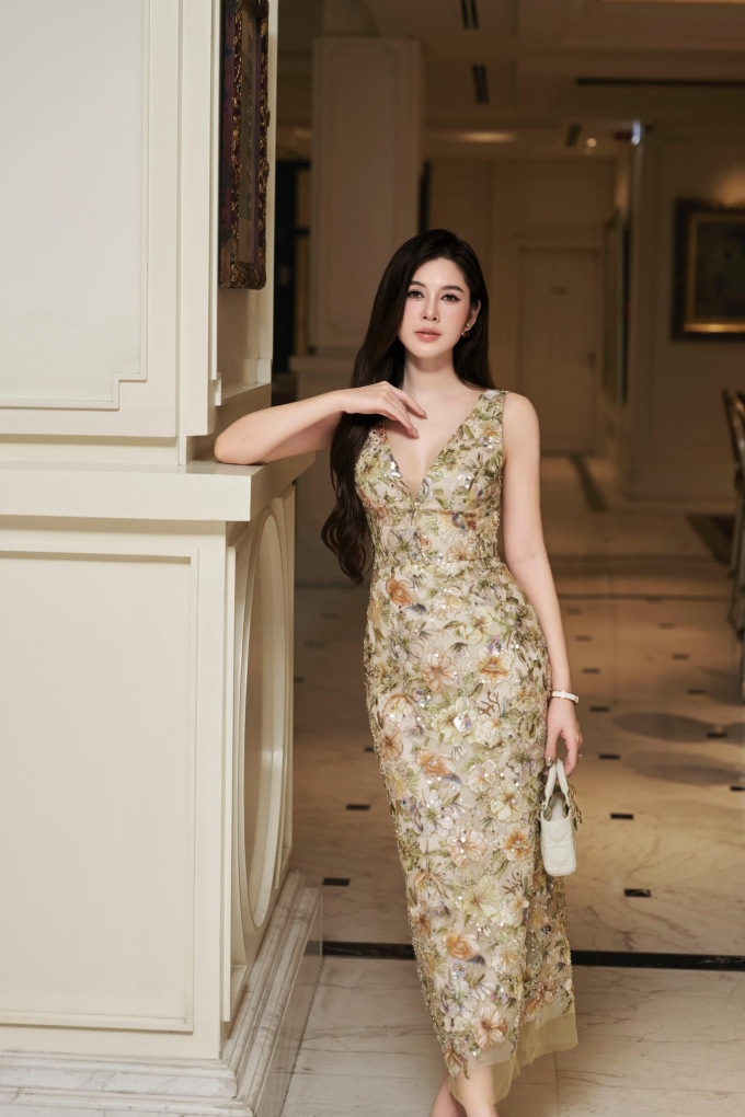 Diễn viên cho biết được chồng doanh nhân ủng hộ tái xuất màn ảnh, theo đuổi đam mê. Trở lại phim trường sau 5 năm vắng bóng, cô thấy phấn khích và mong muốn được thử thách bản thân trong nhiều dạng vai.