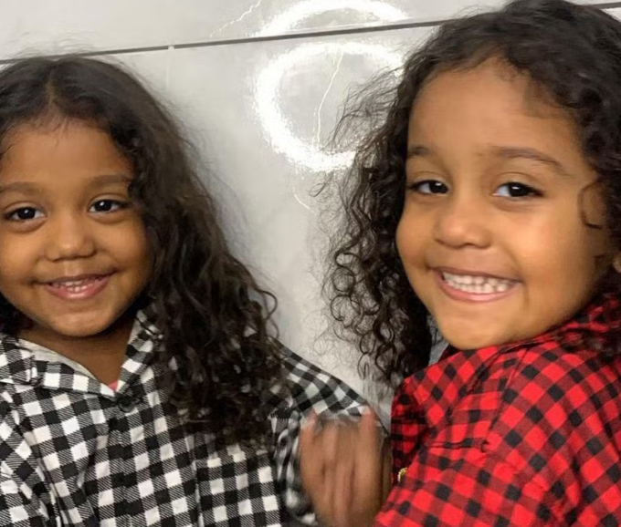 Cặp song sinh của Nicole hiện tại. Ảnh: Crescer