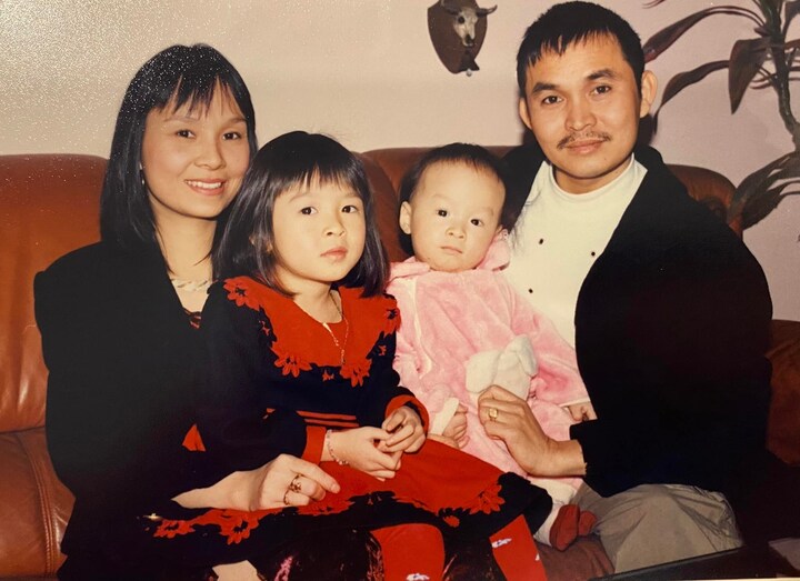 Sau 2 năm chinh phục, vua hài kết hôn với hoa hậu phố cổ. Cả hai có hai con với con gái đầu lòng tên Bảo Linh, con trai tên Xuân Quang.