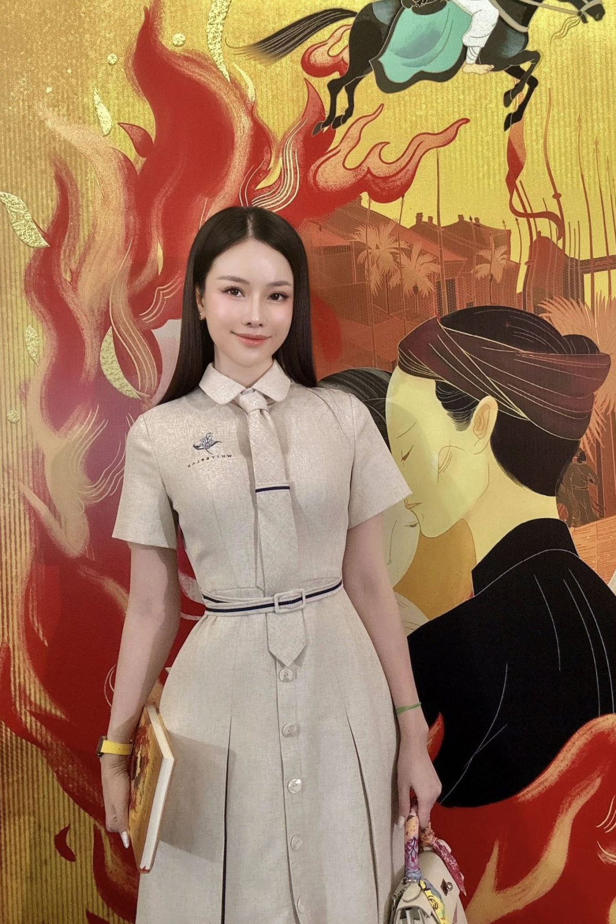 Con dâu tỷ phú Hoàng Kiều amp;#34;đi đâu cũng đeoamp;#34; đồng hồ 7 tỷ đồng - 3