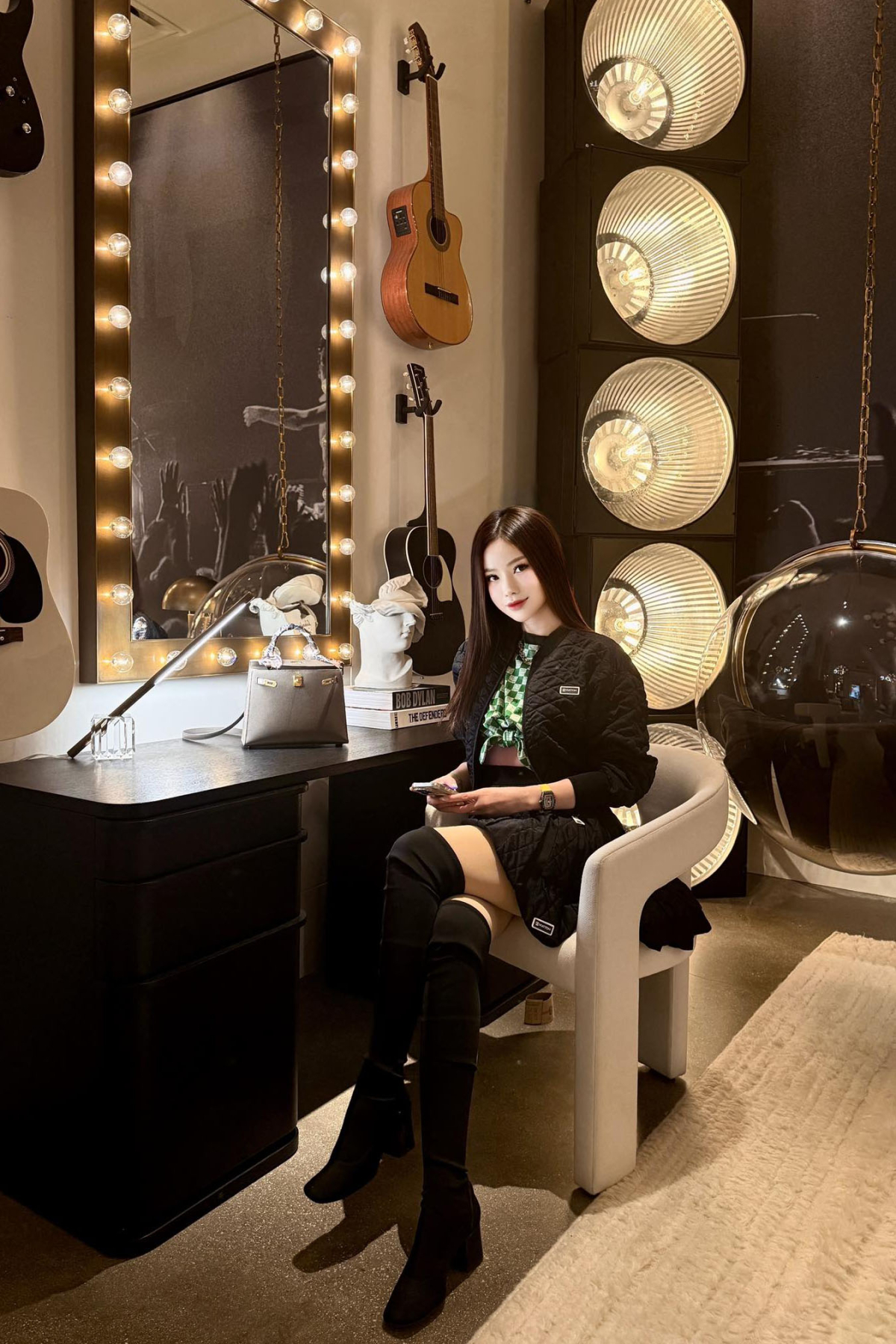 Con dâu tỷ phú Hoàng Kiều amp;#34;đi đâu cũng đeoamp;#34; đồng hồ 7 tỷ đồng - 5