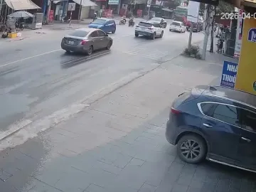 Clip: Xe tải đâm dồn toa 4 ô tô con