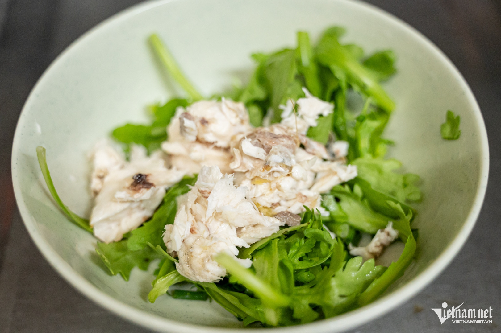 Quán cháo cá trong ngõ nổi tiếng ở Hà Nội, gần 30 năm bán xuyên đêm - 3