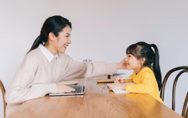 Những câu hỏi mang tính phản biện cho thấy trẻ có khả năng phát hiện mâu thuẫn trong nhận thức xã hội. Ảnh minh họa