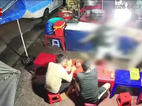 Vụ người phụ nữ lớn tuổi bị hành hung ở quán ăn vỉa hè lộ tình tiết mới