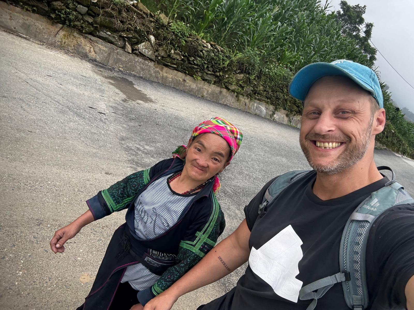 Khách Tây bật khóc khi rời Việt Nam, nói về người Việt tốt bụng tới kỳ lạ - 1