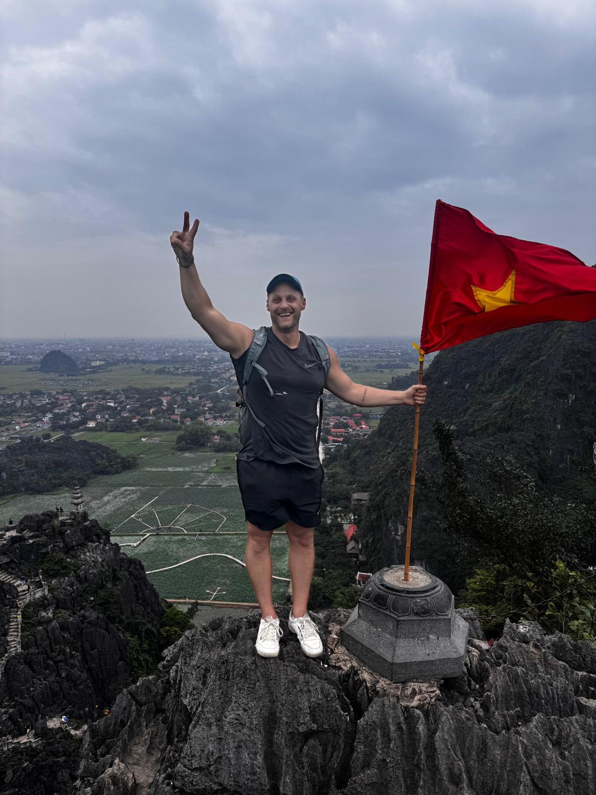 Khách Tây bật khóc khi rời Việt Nam, nói về người Việt tốt bụng tới kỳ lạ - 2