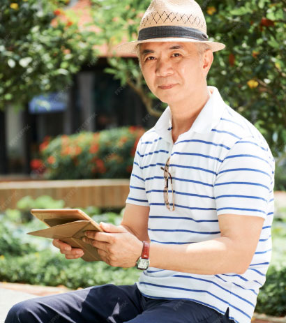 Khi bước qua tuổi 60, cơ thể nam giới bước vào một ngã rẽ rõ rệt. Nếu không duy trì lối sống khoa học, họ dễ cảm thấy mệt mỏi, chán nản vì sức khỏe suy yếu nhanh. Ảnh minh họa