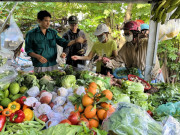 Giá thịt cá ngoài chợ nhích lên, bà nội trợ "khéo co thì ấm"