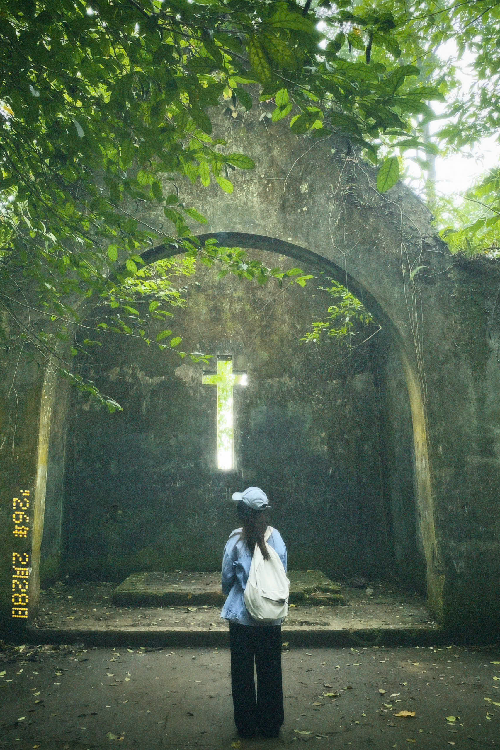 Địa điểm cách Hà Nội 60km có thể săn mây cả ngày, khách đến 4 lần chưa chán 23 Đường đi tới đền thờ Chủ tịch Hồ Chí Minh có khung cảnh được ví như bước ra từ truyện cổ tích. Ảnh: Nguyễn Thị Thảo Hương