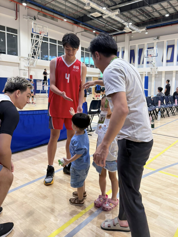 Subeo gắn bó với bóng chuyền, bóng rổ từ nhỏ và thường xuyên tham gia các giải đấu của trường.