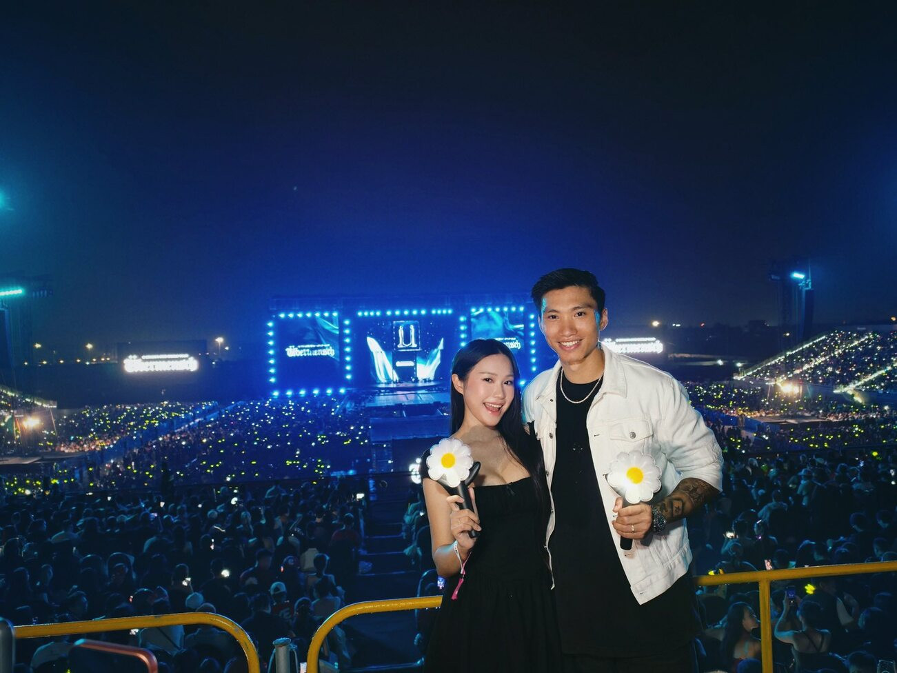 Trên mạng xã hội, họ thường chia sẻ những khoảnh khắc rất đời thường: cùng nhau ăn uống, đi du lịch, chăm con… Dù bận rộn với việc chăm con nhỏ và lịch trình công việc, Doãn Hải My và Đoàn Văn Hậu vẫn thường xuyên dành thời gian riêng cho nhau. Những buổi hẹn hò, chuyến du lịch hay thậm chí cùng nhau đi xem concert… trở thành “liều vitamin” giúp tình cảm luôn tươi mới.