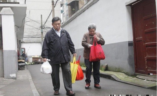 Sau một năm, vợ chồng tôi quyết định về quê. Lúc ấy mới nhận ra, tuổi già không cần nhà đẹp hay sống ở thành phố, mà cần sự thoải mái và tự do. Ảnh minh họa