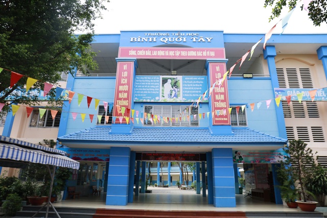 202 học sinh Trường Tiểu học Bình Quới Tây đã phải nhập viện do ngộ độc thực phẩm.