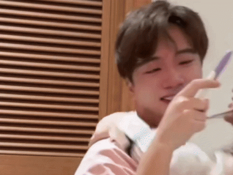 Chồng Hàn Quốc khóc như đứa trẻ khi biết vợ Việt có thai