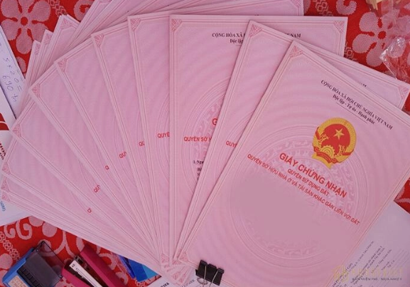 Việc tra cứu sổ đỏ online đã trở nên thuận tiện hơn rất nhiều qua các nền tảng số. Ảnh minh họa: TL