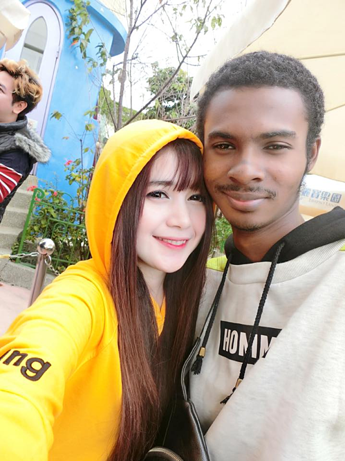 Cặp amp;#39;chồng xấu vợ xinh đẻ con tiênamp;#39; nổi tiếng Campuchia giờ ra sao? - 2