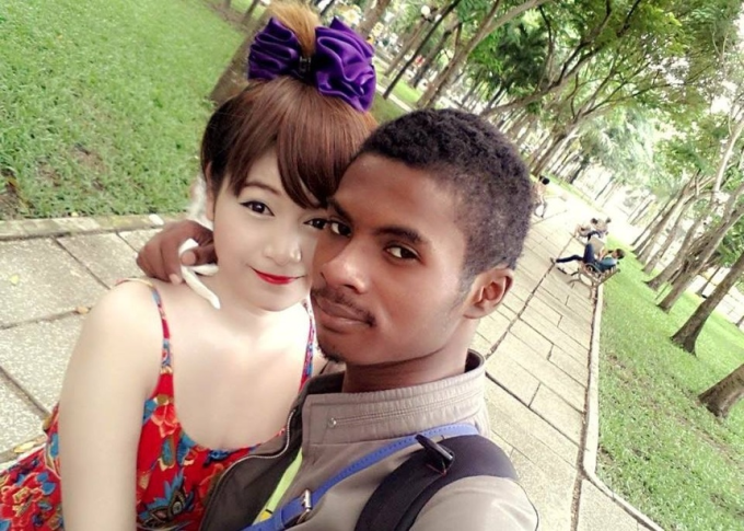 Cặp amp;#39;chồng xấu vợ xinh đẻ con tiênamp;#39; nổi tiếng Campuchia giờ ra sao? - 1