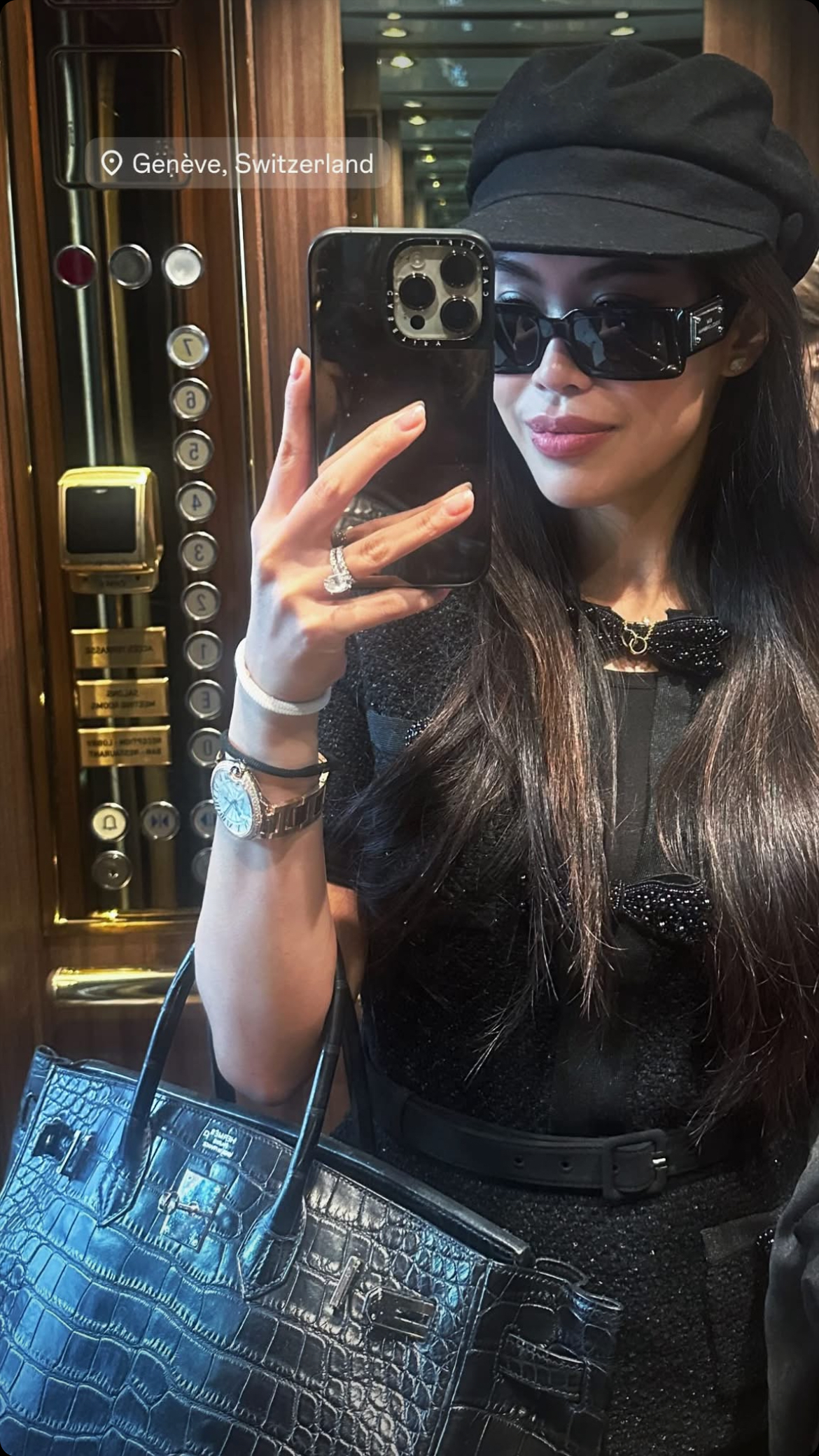 Trong chuyến công tác nước ngoài mới nhất, CEO 29 tuổi Tiên Nguyễn thu hút chú ý với hình ảnh sang trọng, thanh lịch chuẩn doanh nhân.