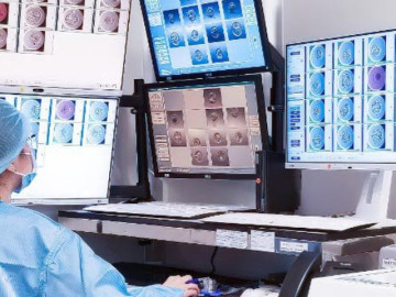 Kỳ tích người phụ nữ 42 tuổi có con sau 18 lần thụ tinh ống nghiệm thất bại