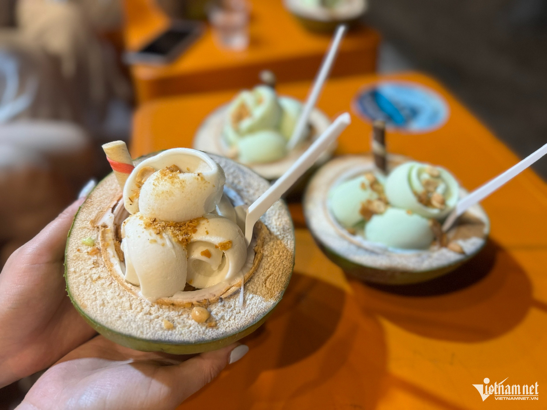 Món dừa 3 nhát và kem dừa