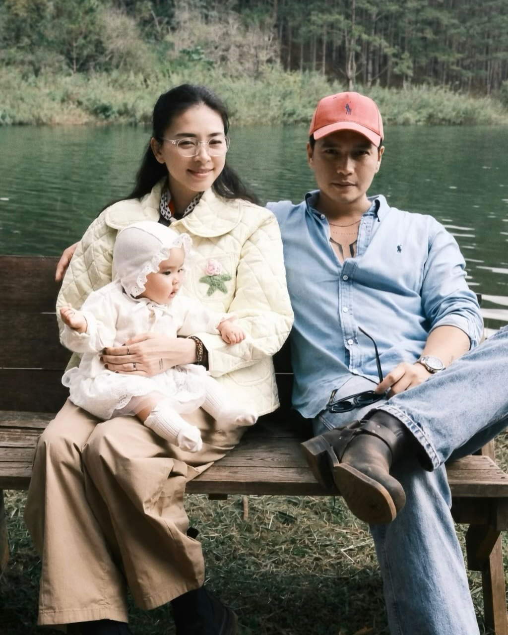 Ngô Thanh Vân và Huy Trần cho con gái vi vu nhiều nơi. Từ Hà Nội đến Đà Lạt, nhóc tì thường được diện các kiểu váy babydoll bồng xòe, phối cùng phụ kiện ton sur ton.