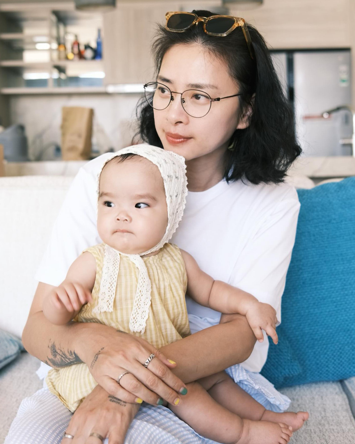 Diện mạo của bé Gạo thường được nhiều khán giả khen cưng xỉu. Em đáng yêu quá; Bé tí đã sành điệu rồi Gạo ơi; Tủ đồ của em cưng không ai làm lại..., một số khán giả bình luận.