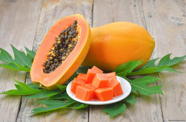 Đu đủ chín chứa enzyme papain hỗ trợ tiêu hóa thức ăn, giảm đầy bụng, táo bón.