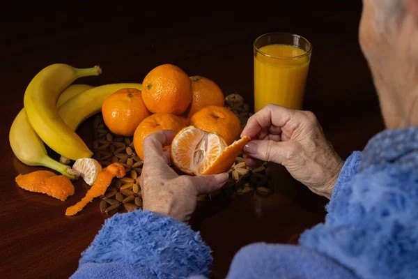 Trái cây có múi giúp tăng cường hệ miễn dịch và giữ ẩm cho cơ thể.