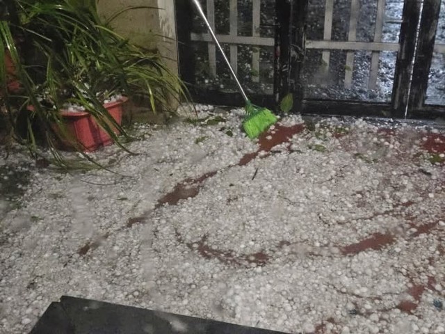 Mưa đá gây thiệt hại nặng ở Lào Cai.