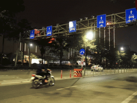 Cận cảnh dàn camera AI ‘chớp nháy’ ghi hình xuyên đêm tại Hà Nội