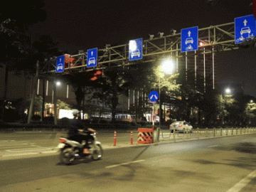 Cận cảnh dàn camera AI ‘chớp nháy’ ghi hình xuyên đêm tại Hà Nội