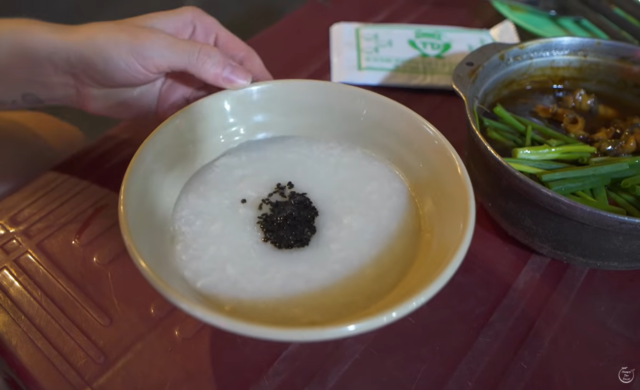 Khách Tây thử món amp;#34;bốc lửaamp;#34; ở TPHCM, khen vị giống thịt gà nhưng ngon hơn - 3