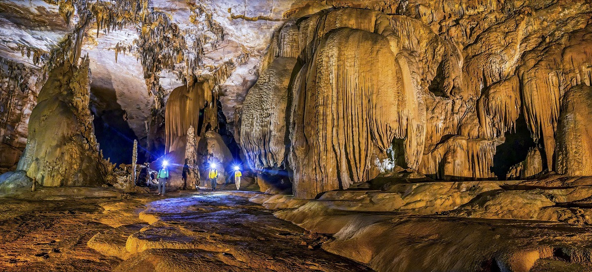 Bên trong hang A Cu. Ảnh: Đức Thành