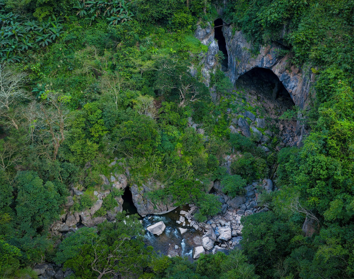 Quần thể hang động này nằm ẩn mình giữa vùng lõi Vườn quốc gia Phong Nha - Kẻ Bàng. Ảnh: Nguyễn Hải
