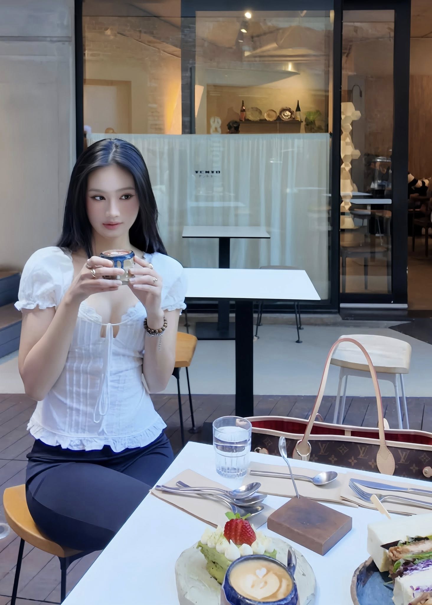 Huỳnh Trần Ý Nhi sinh năm 2002, đăng quang Hoa hậu Thế giới Việt Nam 2023 khi mới 21 tuổi. Sau khi đăng quang, Ý Nhi vướng loạt ồn ào phát ngôn khiến cô có thời gian hạn chế xuất hiện trước công chúng, tập trung học tập, hoàn thiện bản thân.