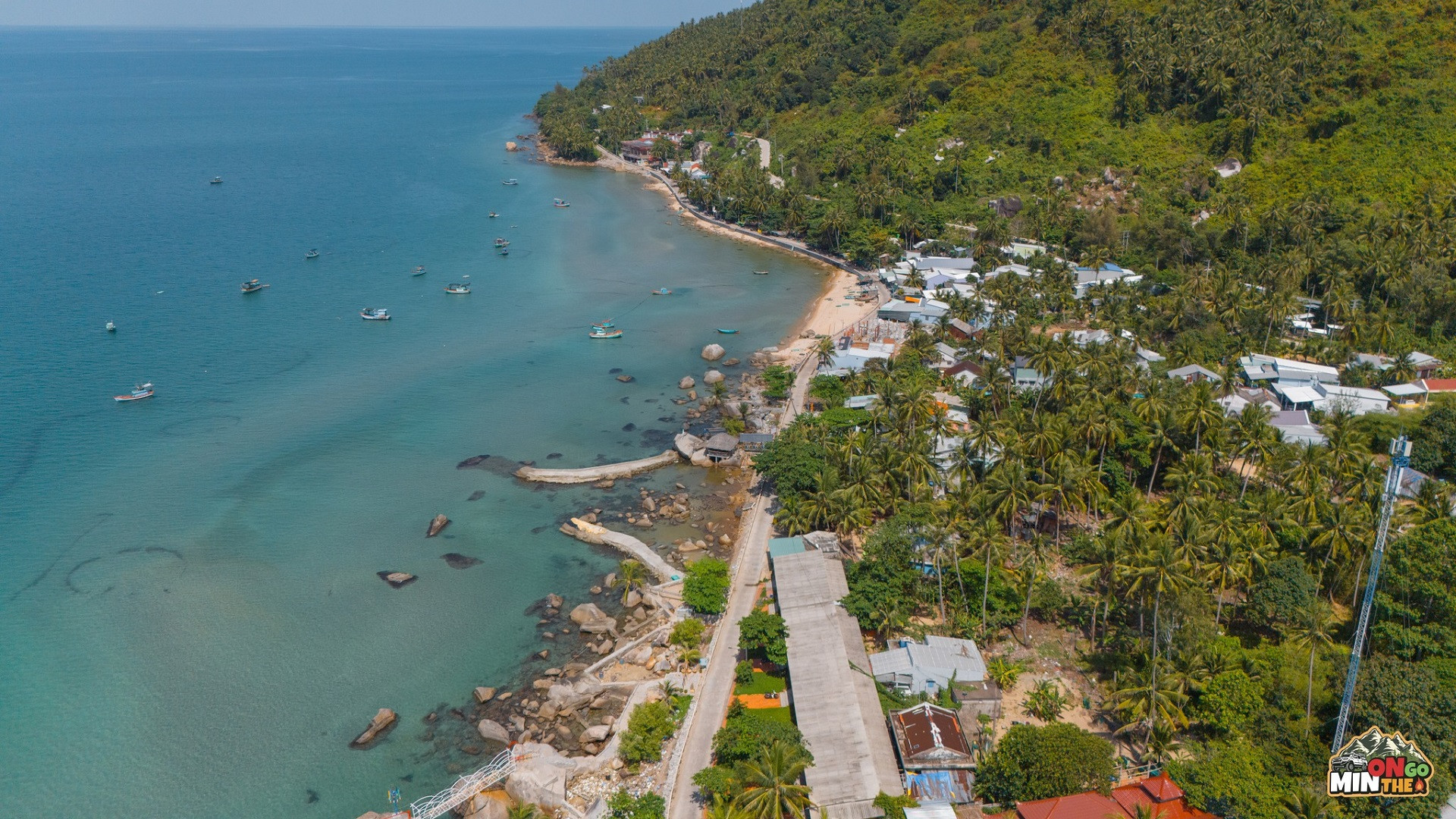 Thời gian lý tưởng để tham quan Hòn Sơn là tháng 1-6 hằng năm. Ảnh: Min On The Go