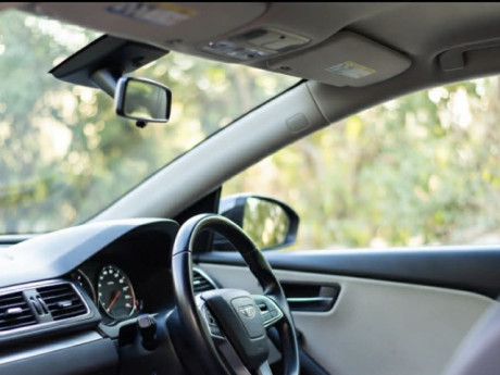 Bé gái hơn 2 tuổi tử vong sau khi bị bỏ quên trong ô tô