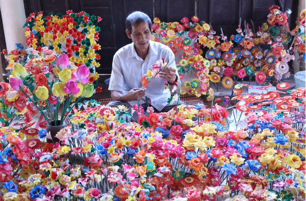 Thanh Tiên và hành trình giữ nghề hoa giấy giữa nhịp sống mới - 1