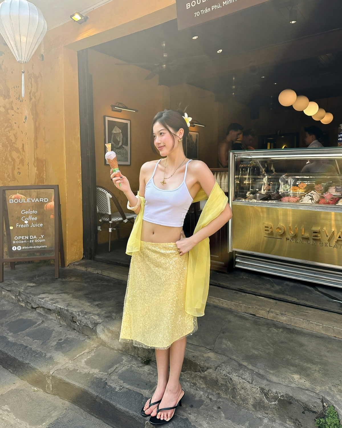 Narl Nguyễn hoạt động chủ yếu với vai trò người mẫu ảnh. Cô là gương mặt lookbook được yêu thích ở Sài thành. Ngoài ra, cô còn hợp tác quảng bá cho nhiều nhãn hàng mỹ phẩm, thời trang quốc tế.