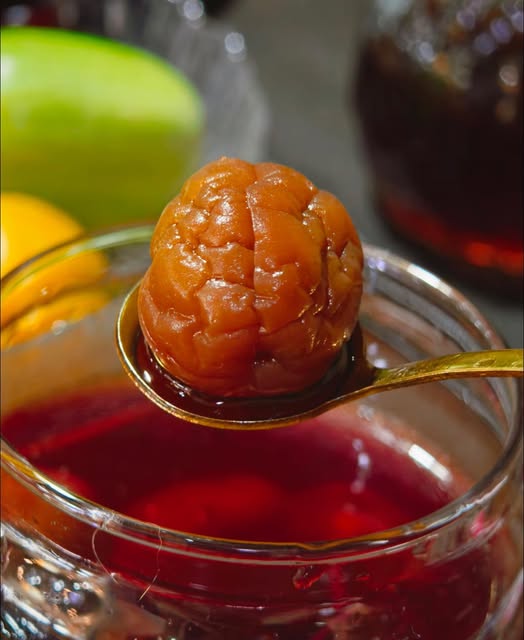 Nước mơ vị chua ngọt hài hòa giúp giải nhiệt ngày hè tốt.