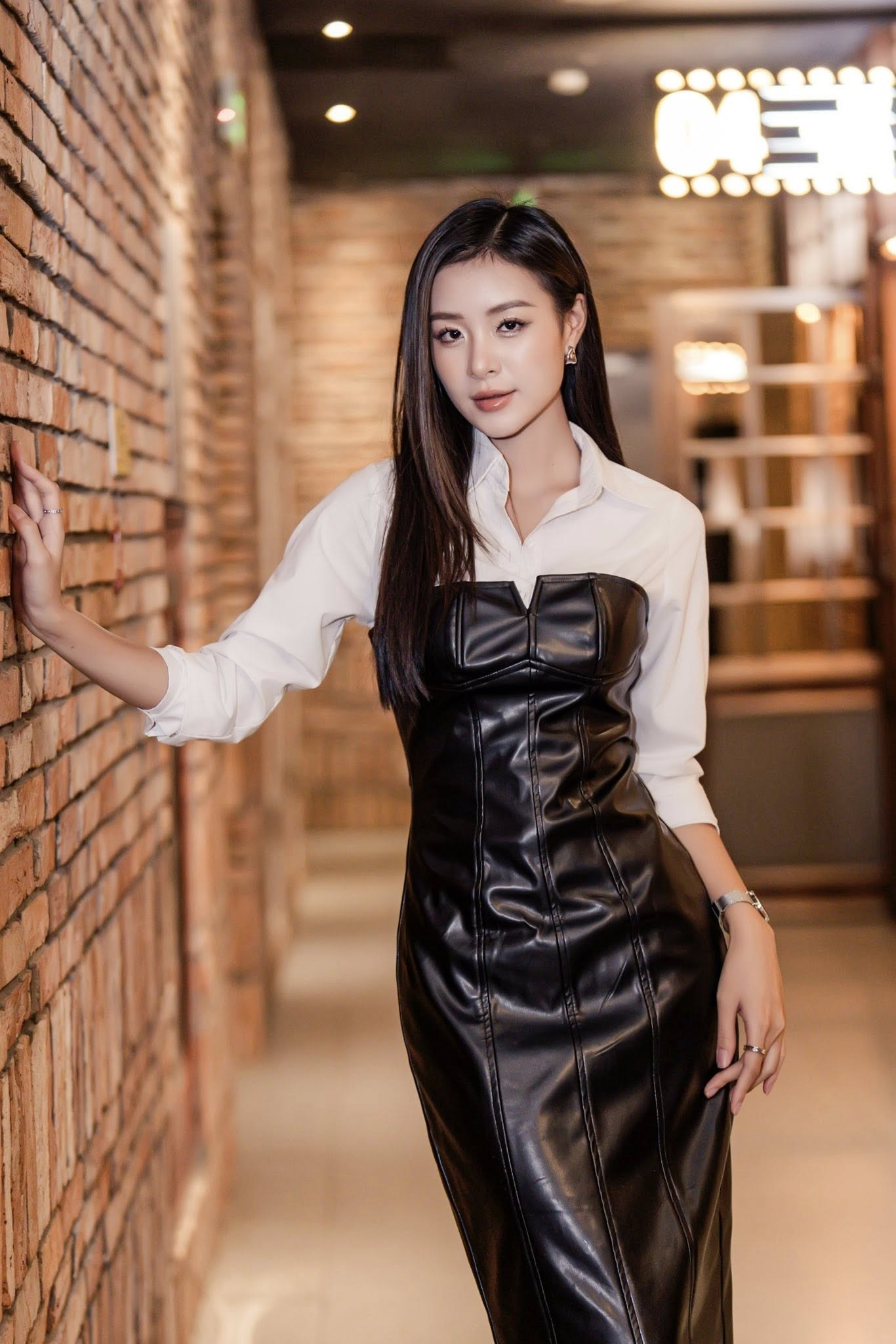 Trước khi trở thành hoa hậu Vi Minh trong Lời hứa đầu tiên, Trang Emma từng tham gia nhiều phim giờ vàng với nhiều dạng vai. 