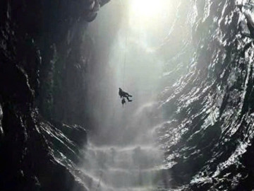 Phát hiện hang động có thác nước cao 350m hiếm gặp ở Phong Nha - Kẻ Bàng