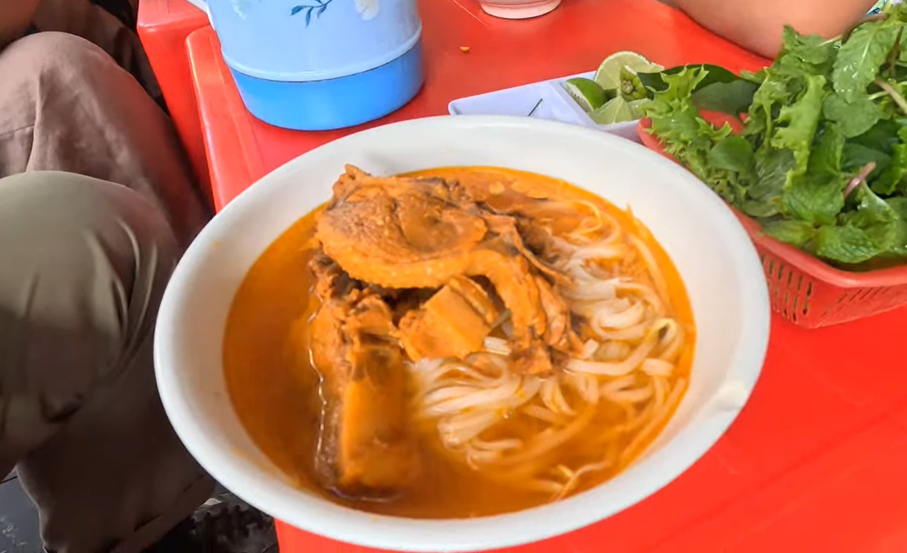 Khách Tây khen nức nở món giòn sần sật ở biển Việt, gọi liền 3 suất - 8