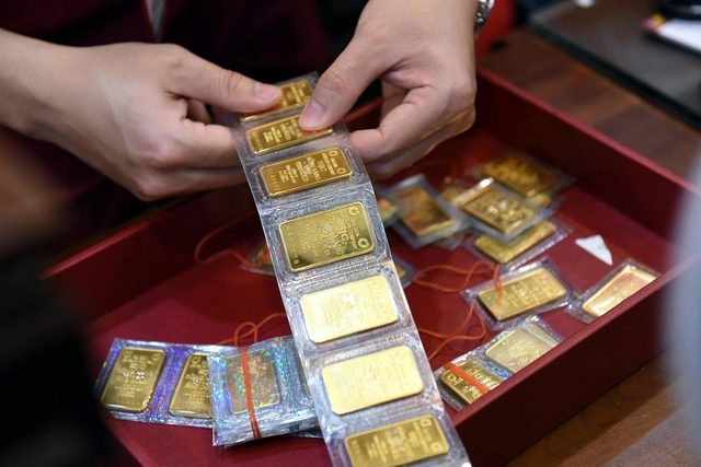 Giá vàng hôm nay, ngày 21/4, tiếp tục giảm giá vàng nhẫn và giá vàng miếng.