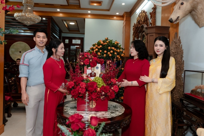 Chúng con luôn cảm thấy thật may mắn và biết ơn vì hai bên gia đình đã luôn yêu thương, ủng hộ, đồng hành và vun vén, để chúng con có thể cùng nhau đi đến một cái kết thật đẹp như ngày hôm nay ạ, vợ sắp cưới của Văn Thanh bày tỏ.
