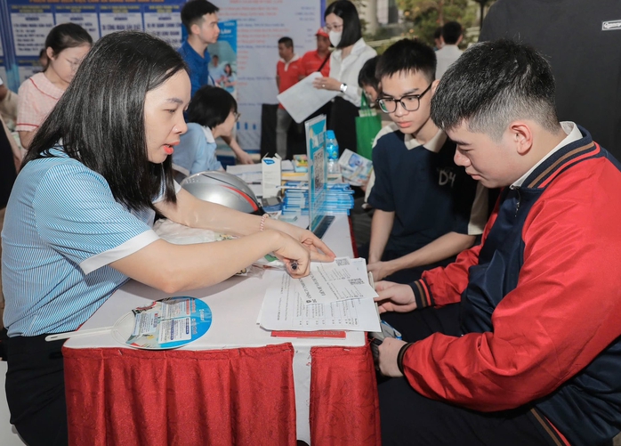 Tư vấn, kết nối việc làm cho người lao động. Ảnh: HCES