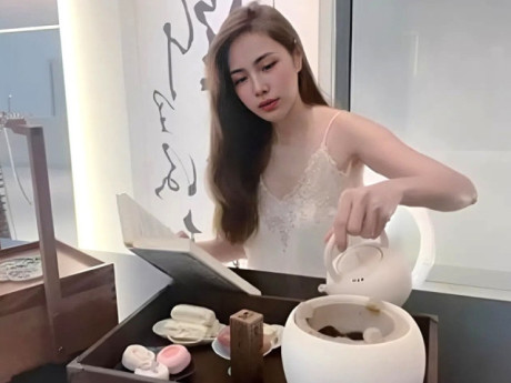 Không gian biệt thự trắng 300 m2 của Thủy Tiên