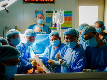 Sức khỏe - Kỳ tích y học: Bệnh viện hàng đầu Singapore gửi bệnh nhân sang Việt Nam để "tìm sự sống"