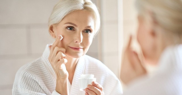 Phụ nữ trẻ đẹp là người biết chăm sóc để bản thân trẻ trung từ tư duy đến thể chất. Ảnh minh họa